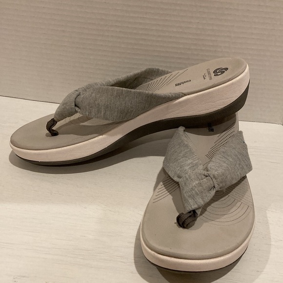 Clarks Cloudsteppers Women’s Size 11 Soft Cushion Flip Flop Sandals Grey Fabric - Picture 8 of 10